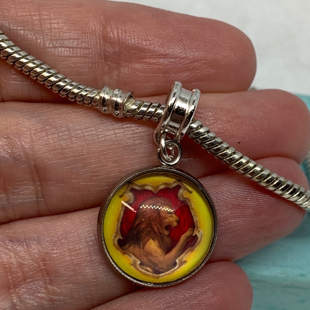 Harry Potter Griffindor lion Hogwarts charm